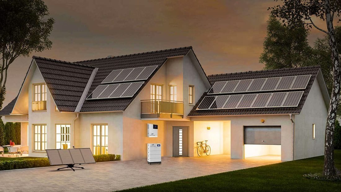 Home solar energy storage system with battery bank for backup power