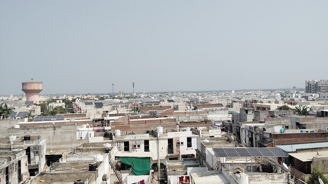 Rooftop solar panels generating electricity on Indian homes, cutting monthly electricity bills